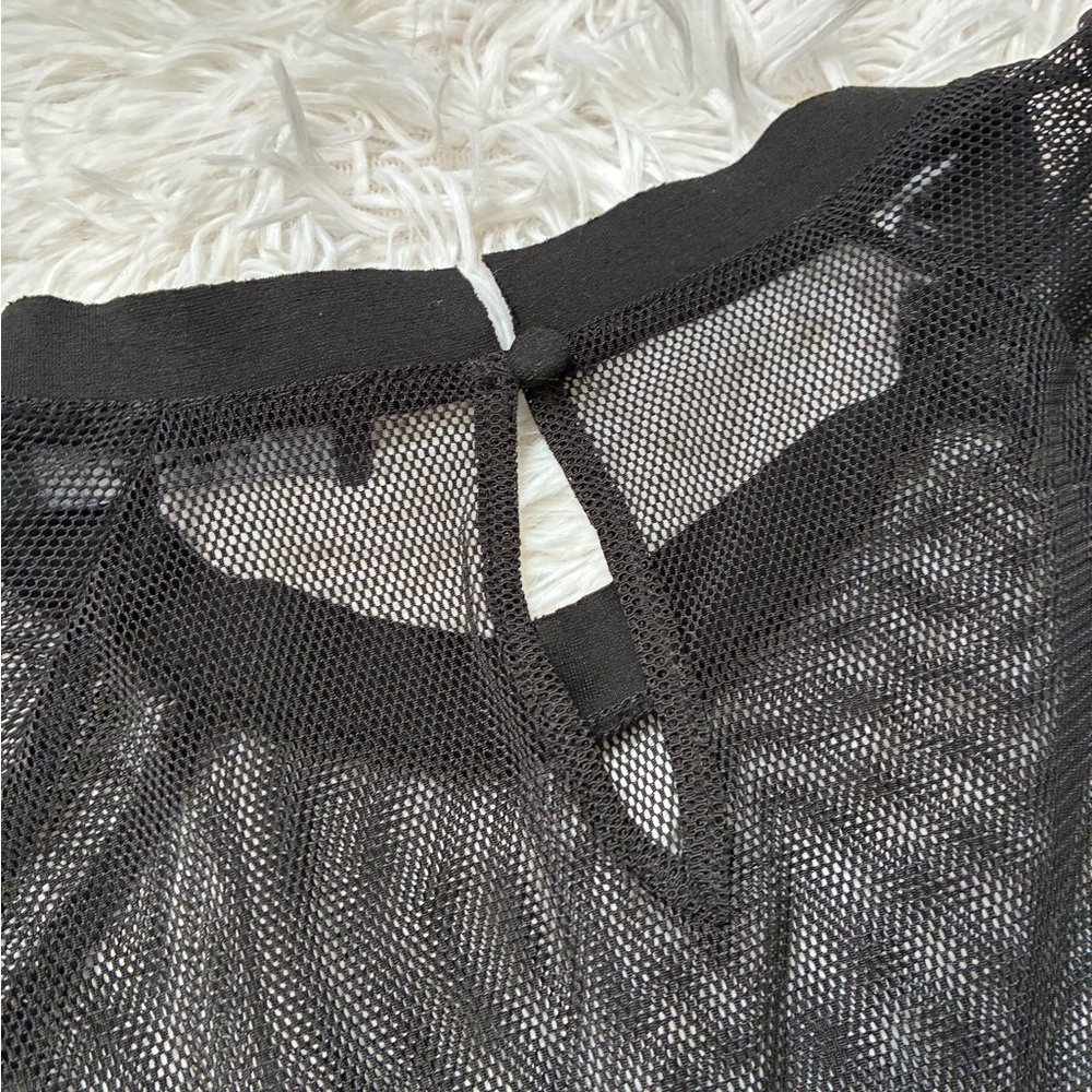 AKIRA Mesh Wavy Crop Top 🖤 - Picture 10 of 11